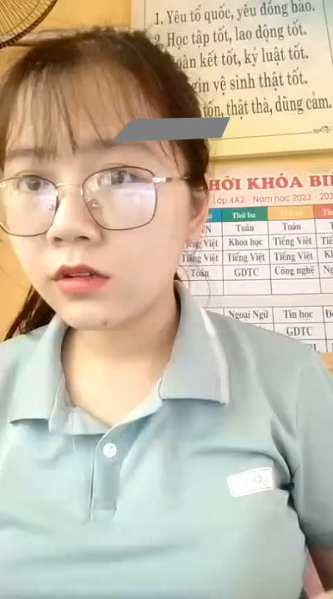 không che-Cô giáo xinh lén show lồn khi đang trong lớp